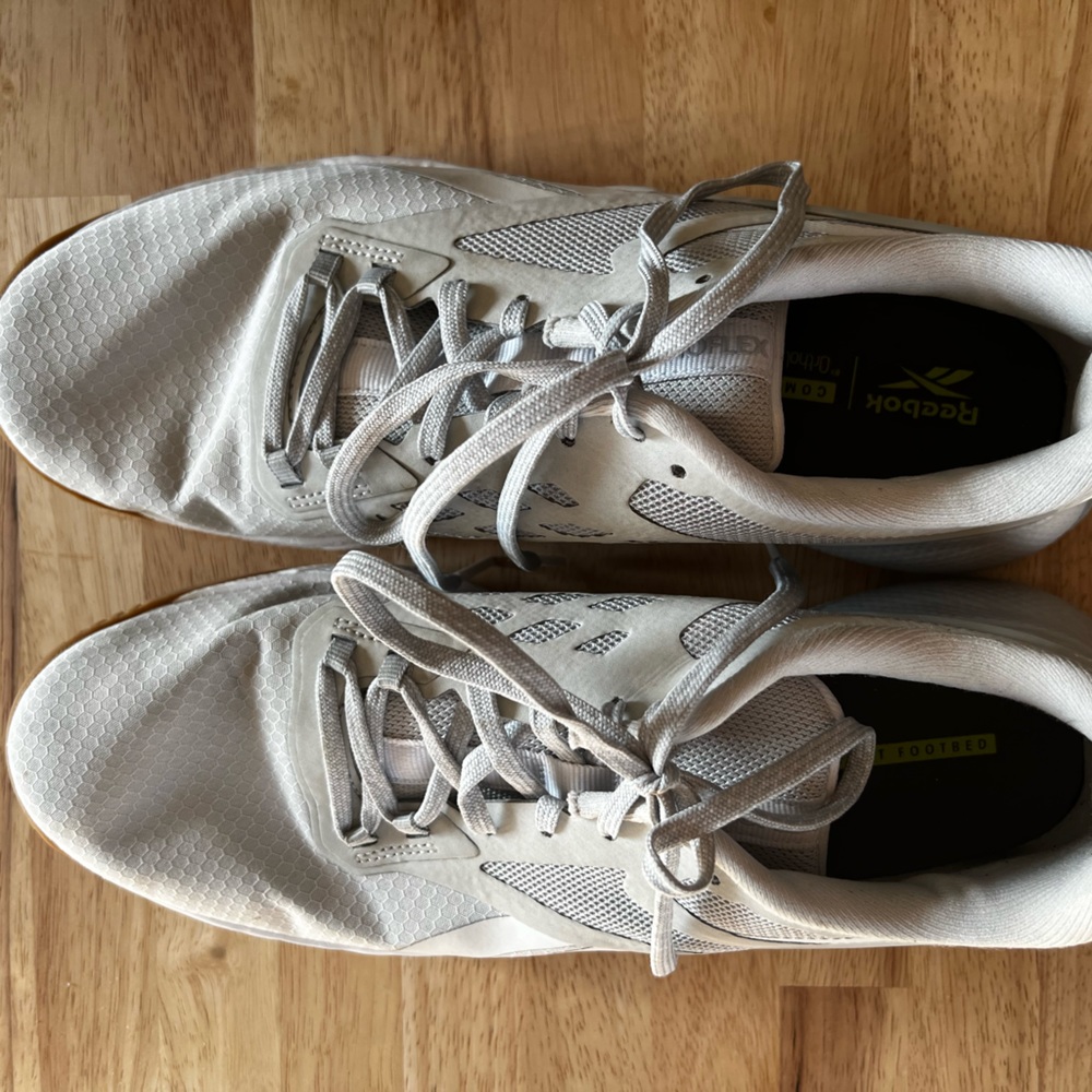 Size 10 women’s nanoflex training shoe